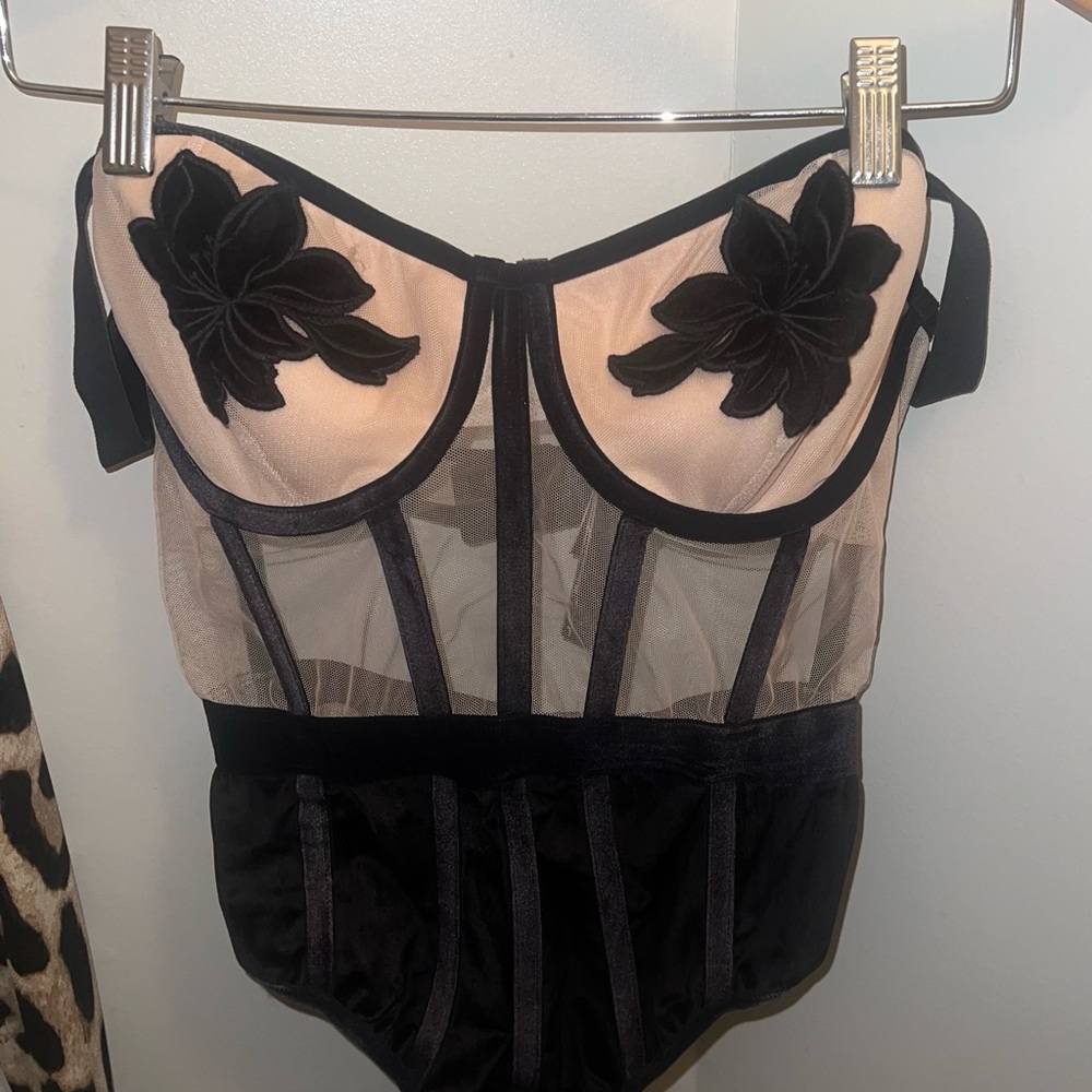 Sexy black lingerie/cute black top!